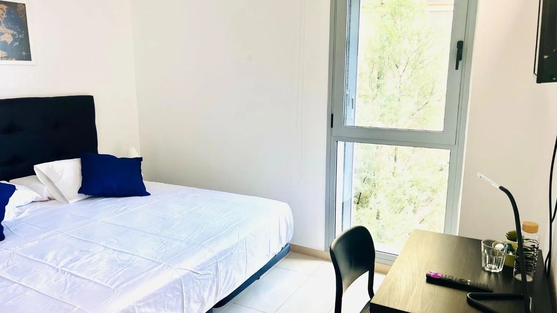 Fira Gran Via 2 - Private Rooms In A Shared Apartment - Habitaciones Privadas En Apartamento Compartido L'Hospitalet de Llobregat 0*,  Spain