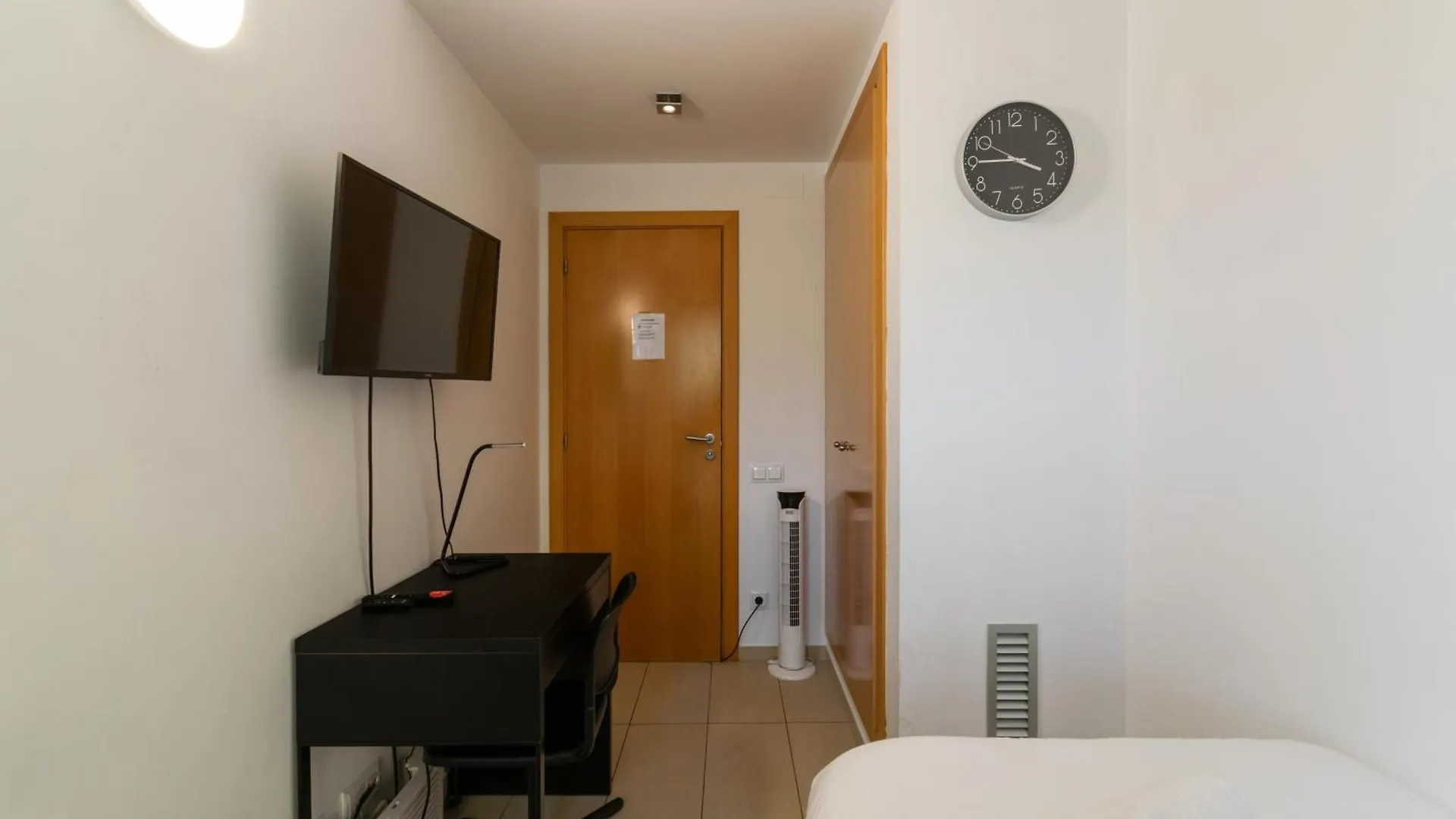 Campsite Fira Gran Via 2 - Private Rooms In A Shared Apartment - Habitaciones Privadas En Apartamento Compartido L'Hospitalet de Llobregat Spain