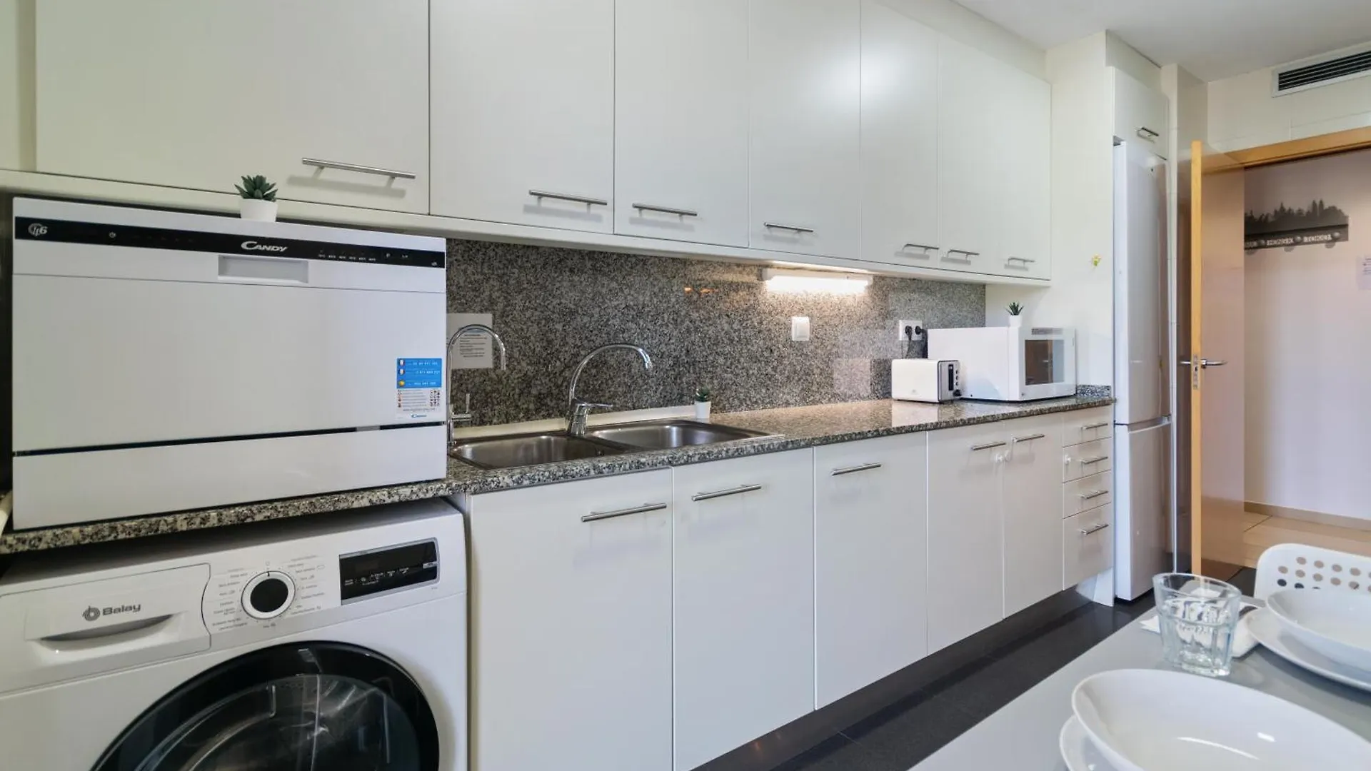 Campsite Fira Gran Via 2 - Private Rooms In A Shared Apartment - Habitaciones Privadas En Apartamento Compartido L'Hospitalet de Llobregat