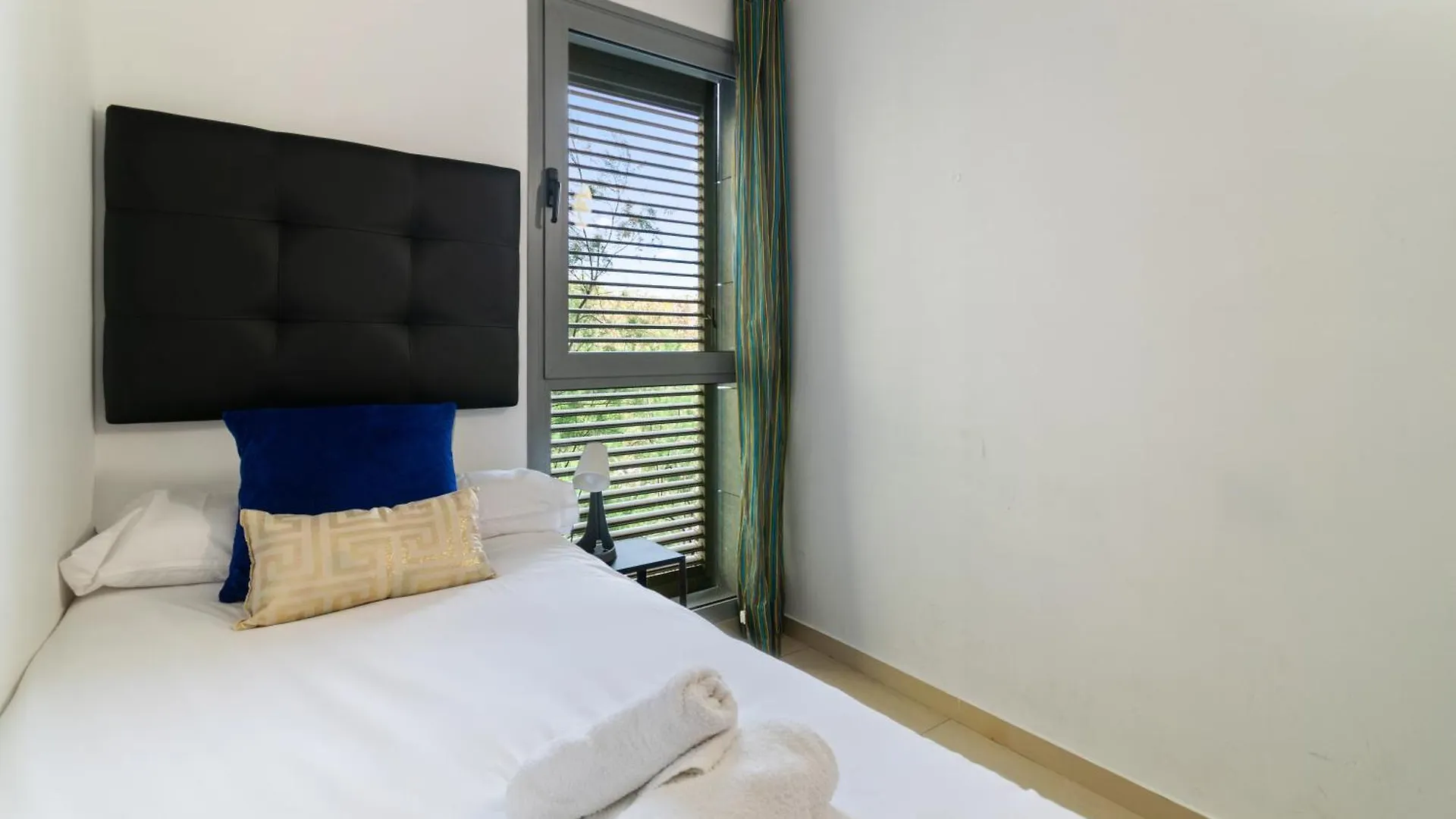 Fira Gran Via 2 - Private Rooms In A Shared Apartment - Habitaciones Privadas En Apartamento Compartido L'Hospitalet de Llobregat 0*,