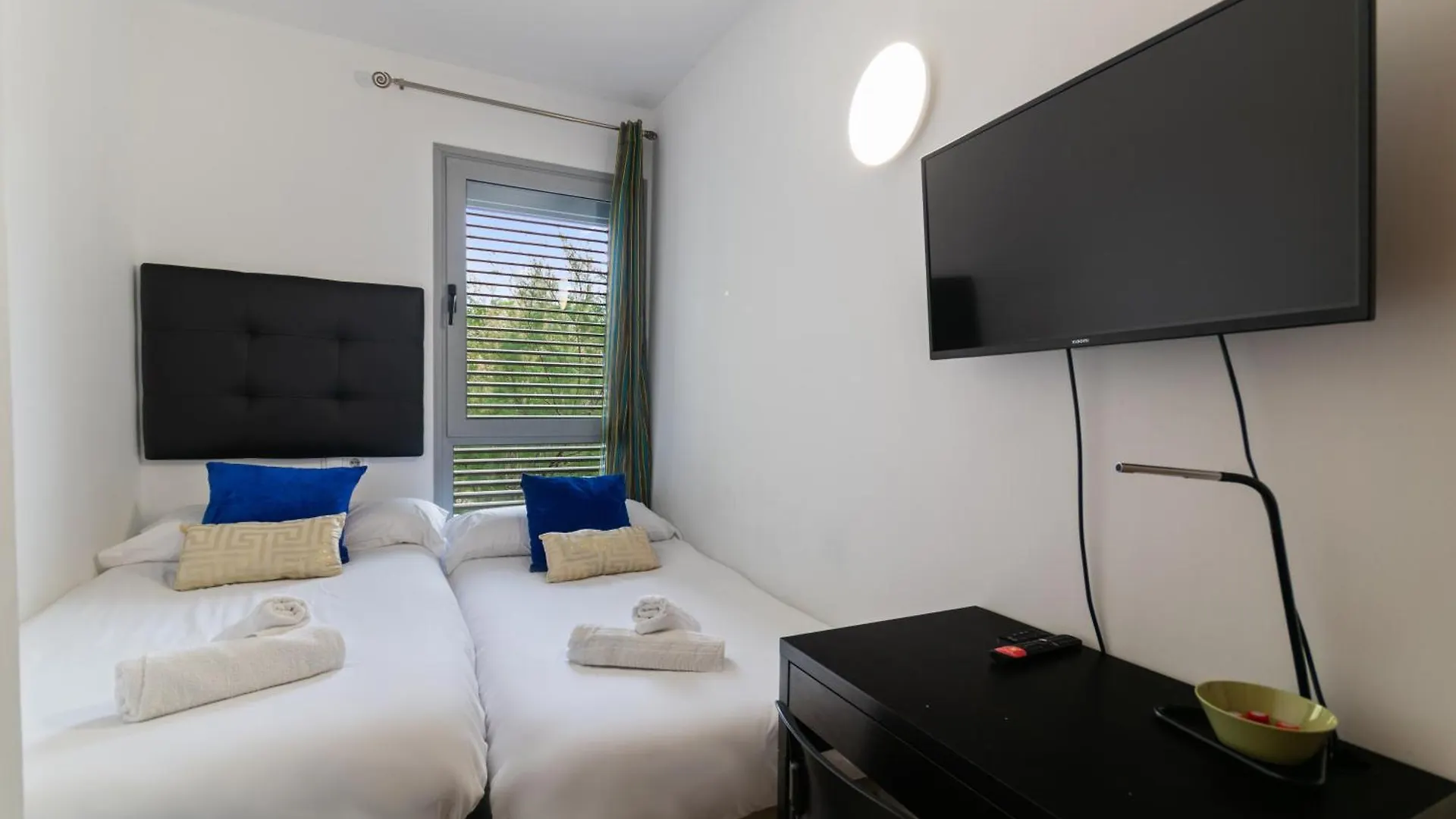 Fira Gran Via 2 - Private Rooms In A Shared Apartment - Habitaciones Privadas En Apartamento Compartido L'Hospitalet de Llobregat