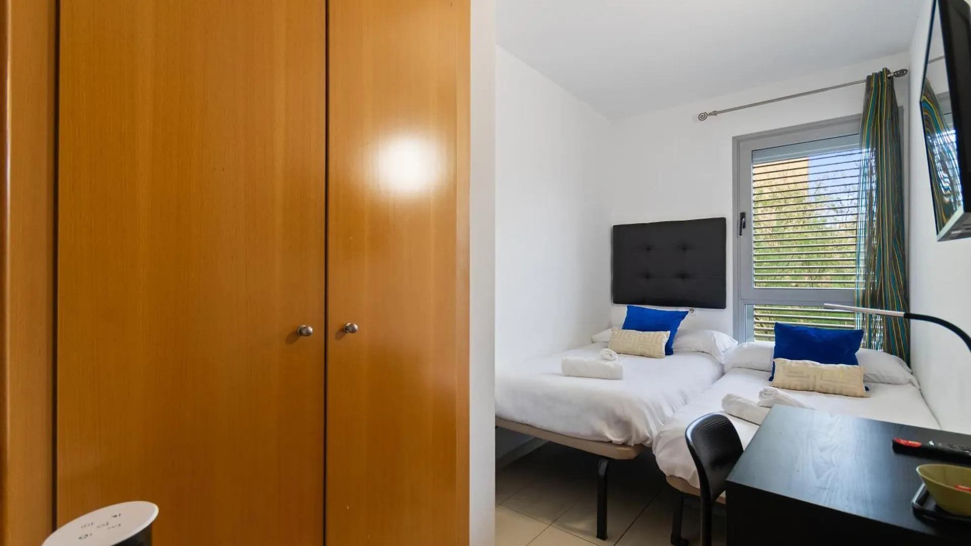 Fira Gran Via 2 - Private Rooms In A Shared Apartment - Habitaciones Privadas En Apartamento Compartido L'Hospitalet de Llobregat 0*,  Spain