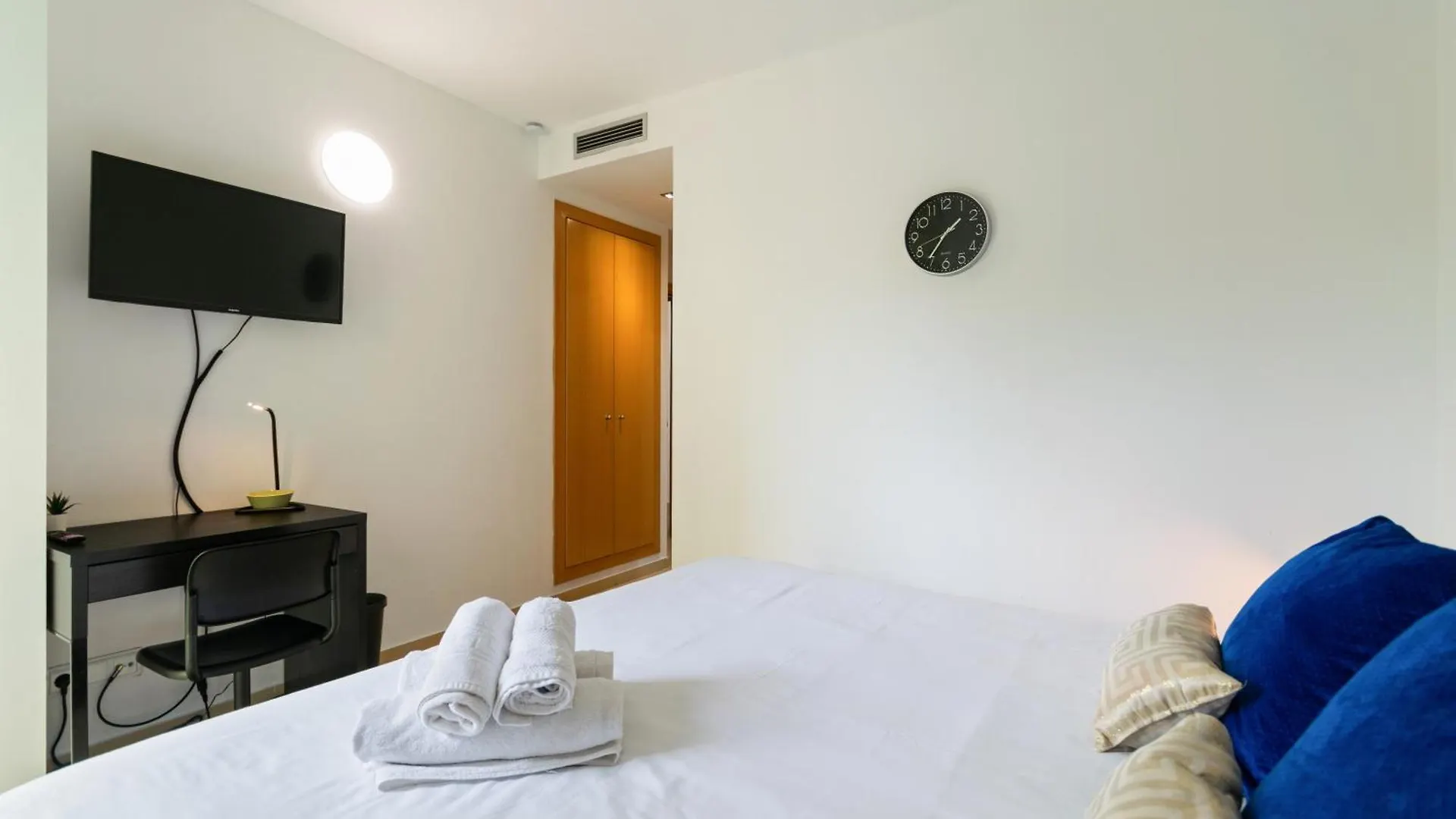 Fira Gran Via 2 - Private Rooms In A Shared Apartment - Habitaciones Privadas En Apartamento Compartido L'Hospitalet de Llobregat 0*,